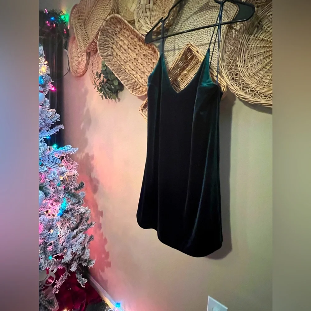 Green velvet dress - Picture 1 of 6